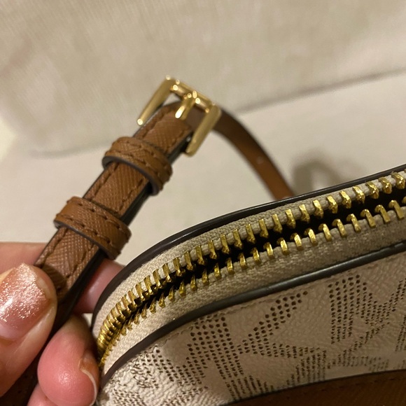 Michael Kors Cream and Tan with Gold accents Crossbody Bag 10”x8” - Picture 6 of 13